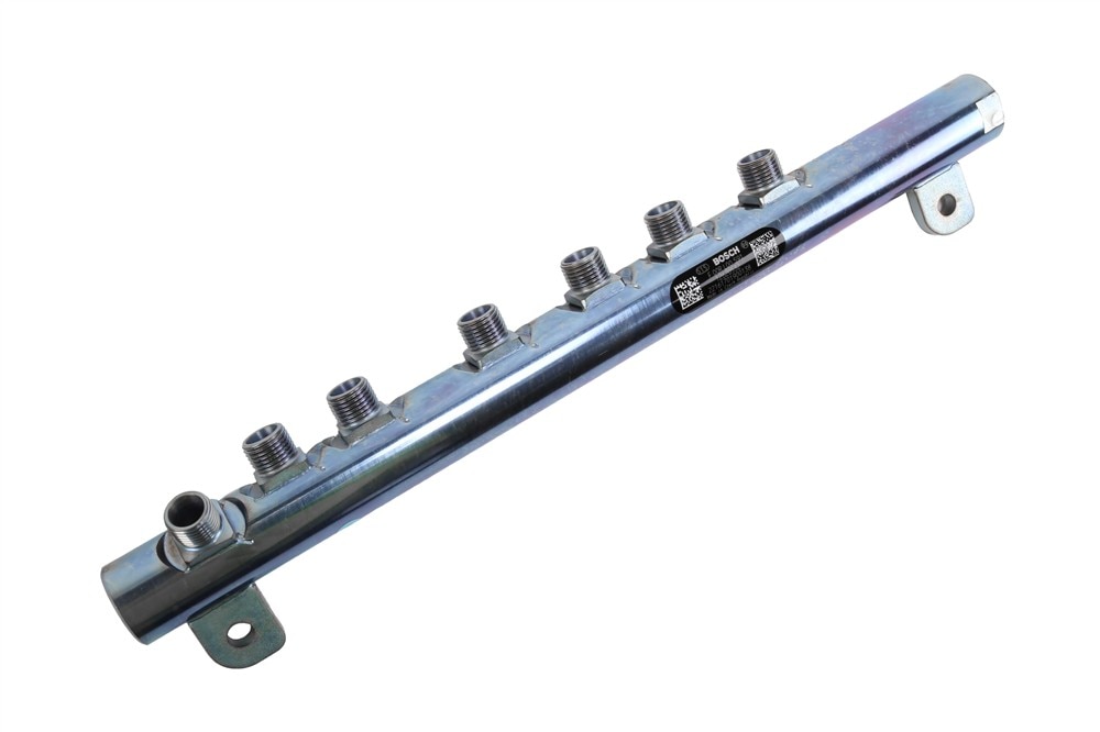 GM Genuine Parts Passenger Side Fuel Injection Fuel Rail (Programming Required)