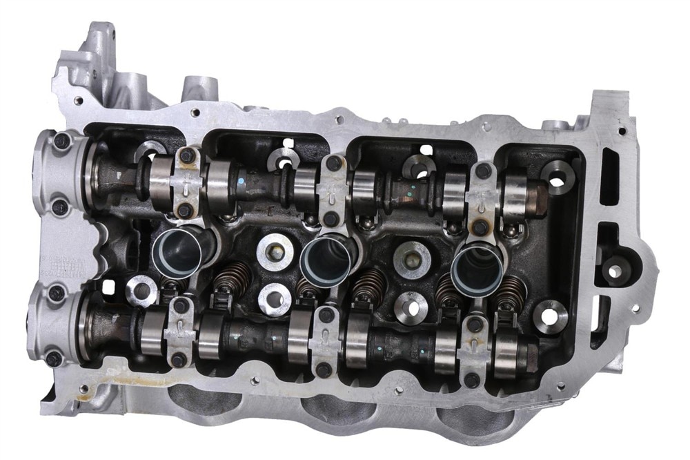 GM Genuine Parts Passenger Side Engine Cylinder Head