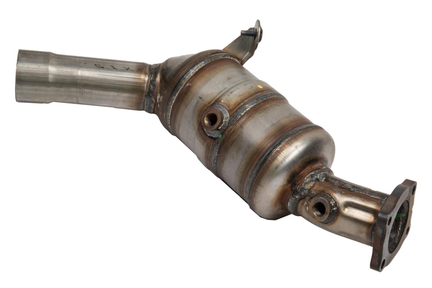 GM Genuine Parts Passenger Side 3-Way Catalytic Converter with Bushing