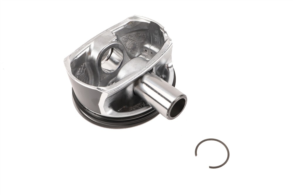 GM Genuine Parts Piston Kit with Pin, Rings, and Retainers (Right)