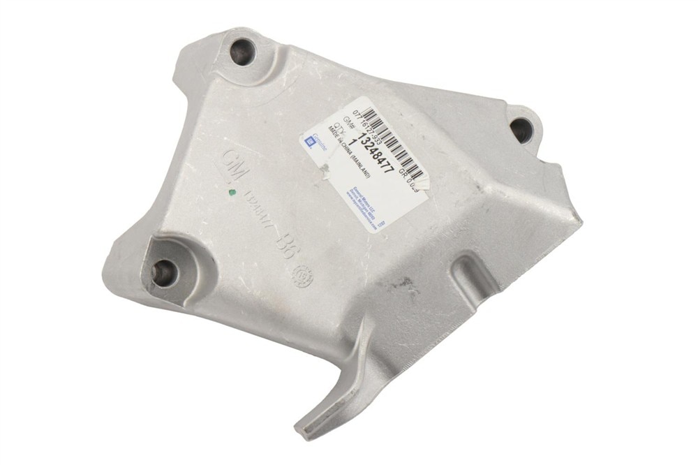 GM Genuine Parts Passenger Side Engine Mount Bracket