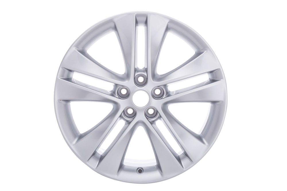 GM Genuine Parts 18x7.5-Inch Aluminum Wheel - 5-Spoke - Blade Silver