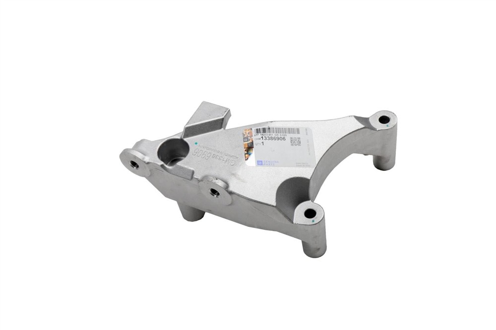 GM Genuine Parts Passenger Side Engine Mount Bracket