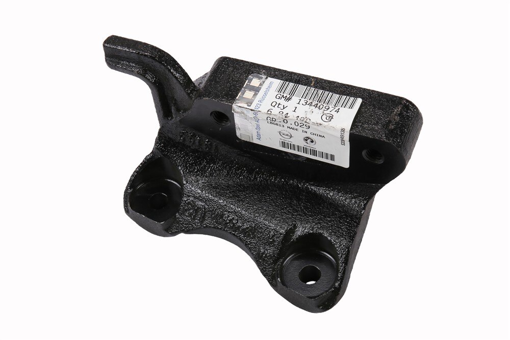 GM Genuine Parts Passenger Side Engine Mount Bracket