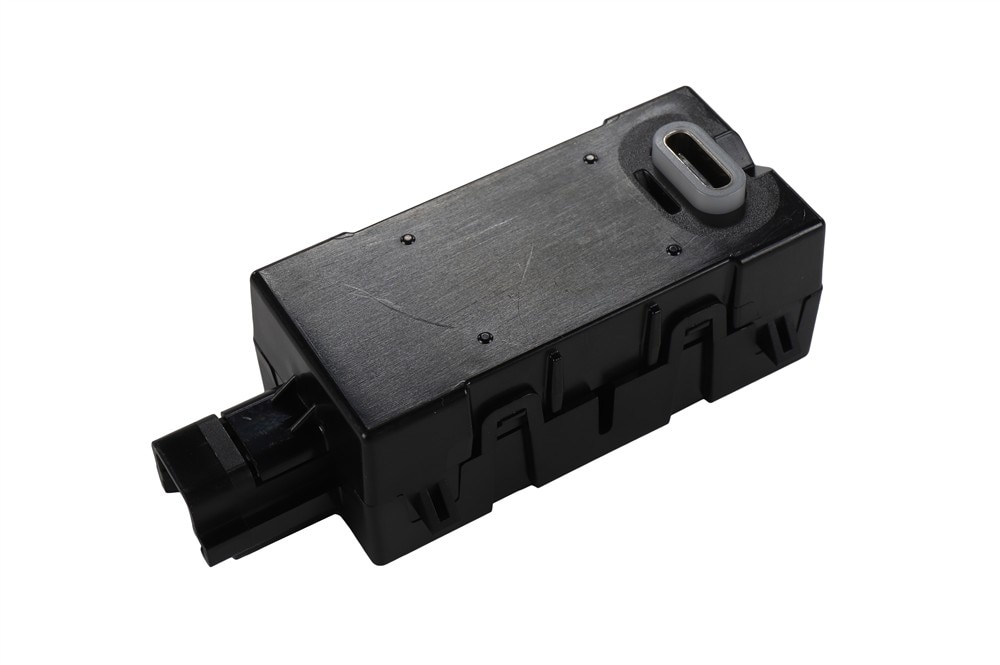 GM Genuine Parts Black Single Charge-Only 3rd Row Receptacle