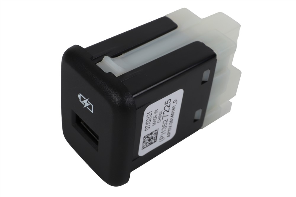 GM Genuine Parts Black Single Charge-Only 1st/2nd/3rd Row Receptacle