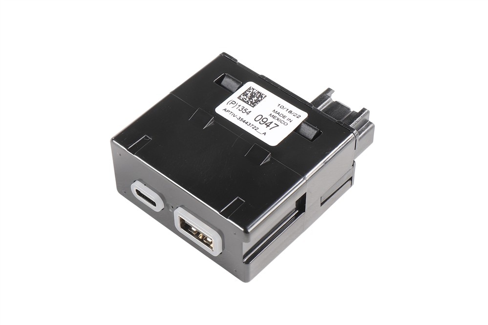 GM Genuine Parts Jet Black Dual Charging Only Receptacle