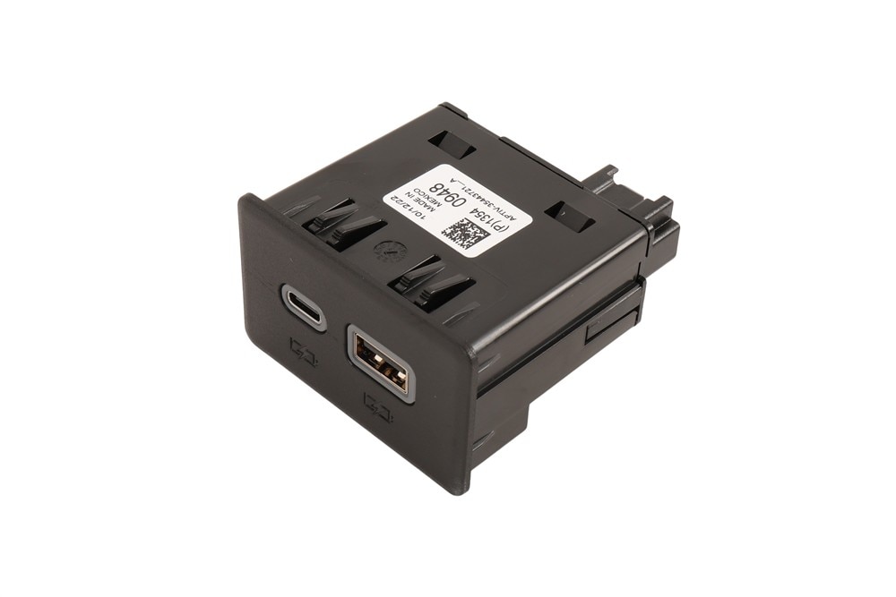 GM Genuine Parts Jet Black Dual Charging Only Receptacle