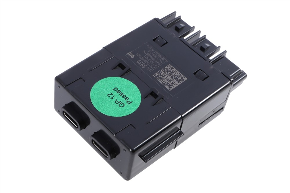 GM Genuine Parts Jet Black USB 2 Port Receptacle