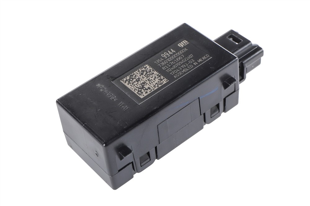 GM Genuine Parts Jet Black Single Charge Only Receptacle
