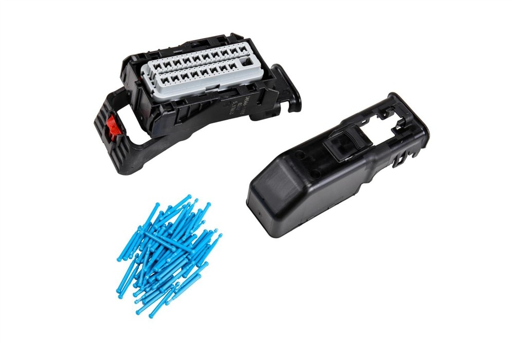 GM Genuine Parts Engine Control Module Connector