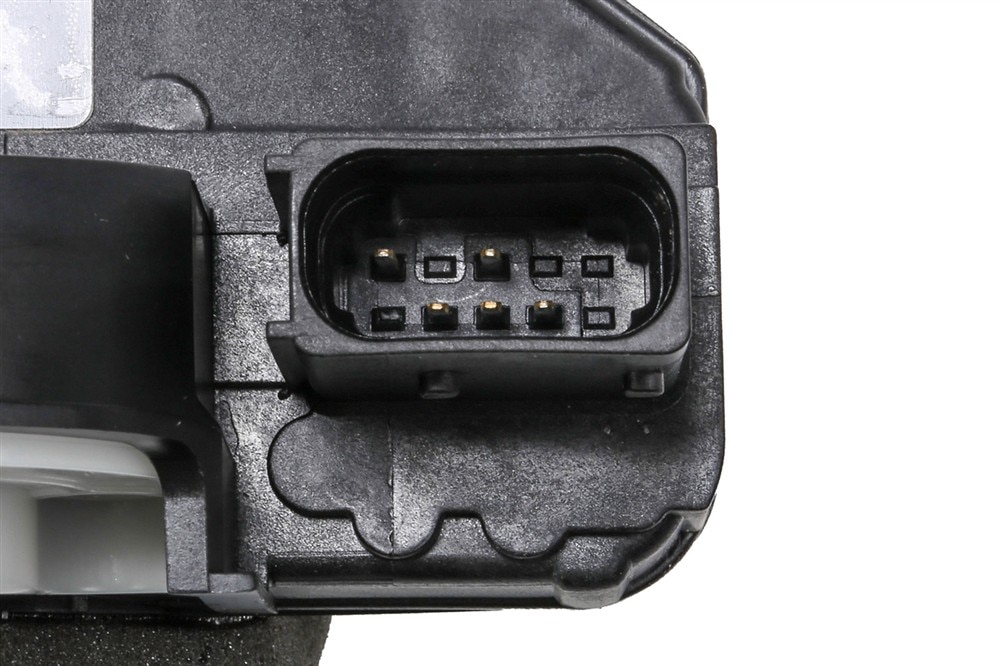 GM Genuine Parts Front Passenger Side Door Latch | 13579523 | GM Parts