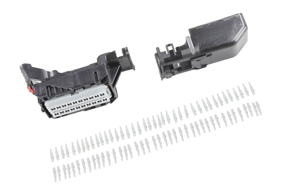 GM Genuine Parts Engine Control Module Connector