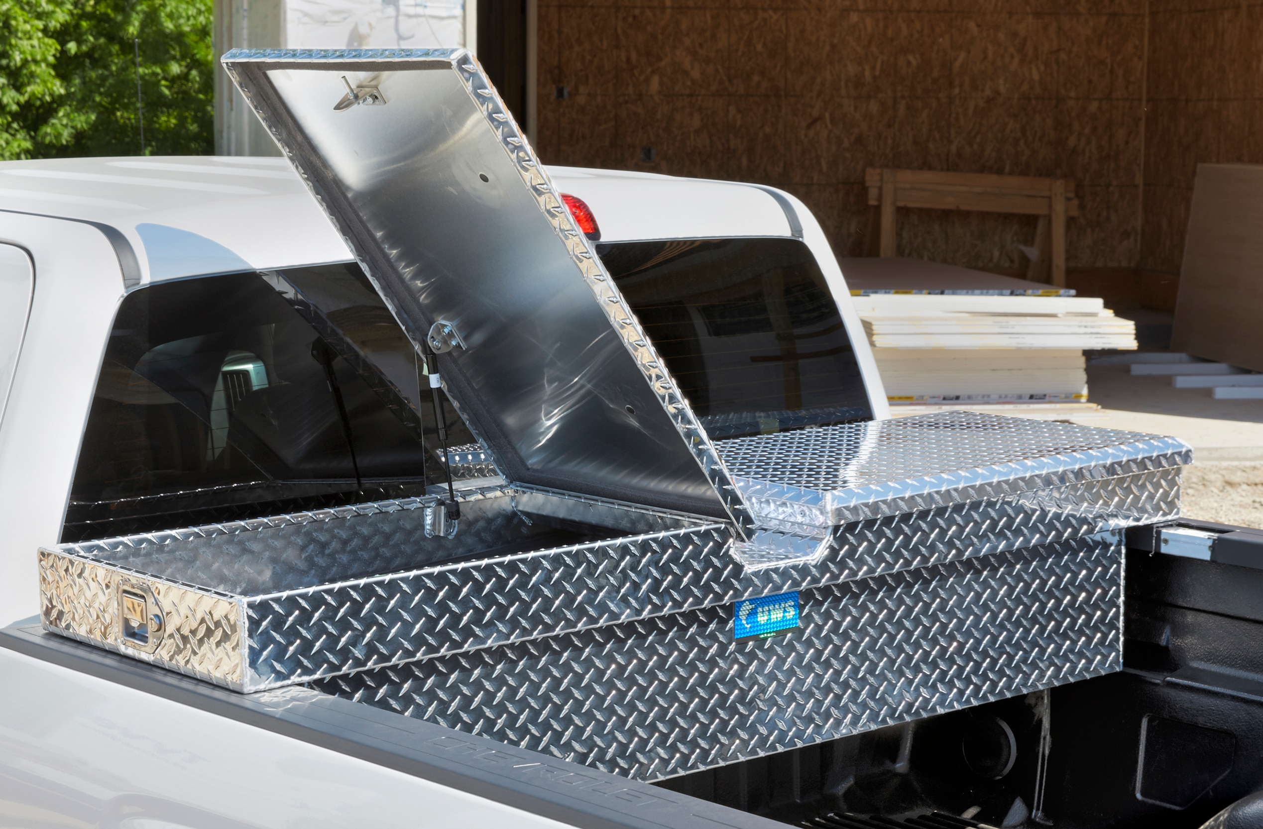 Cross Bed Gullwing Aluminum Tool Box in Bright Diamond Tread by UWS® - Associated Accessories
