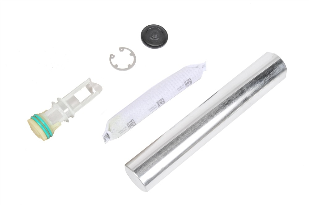 GM Genuine Parts Air Conditioning Receiver Drier Kit with Seals, Desiccant, Plug, Cover, and Retainer