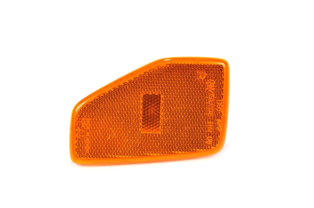 GM Genuine Parts Front Passenger Side Marker Lamp