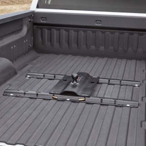 Gooseneck 25K Bent Plate Hitch by CURT™ - Associated Accessories