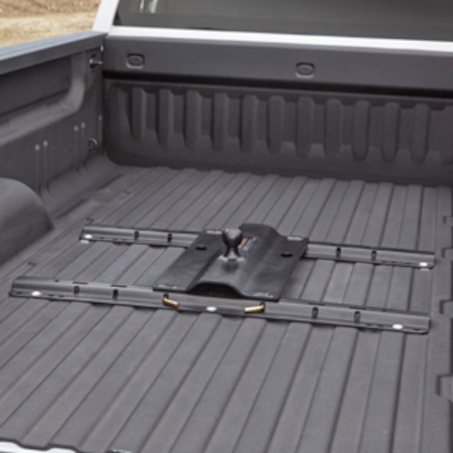 Gooseneck 25K Bent Plate Hitch by CURT™ - Associated Accessories