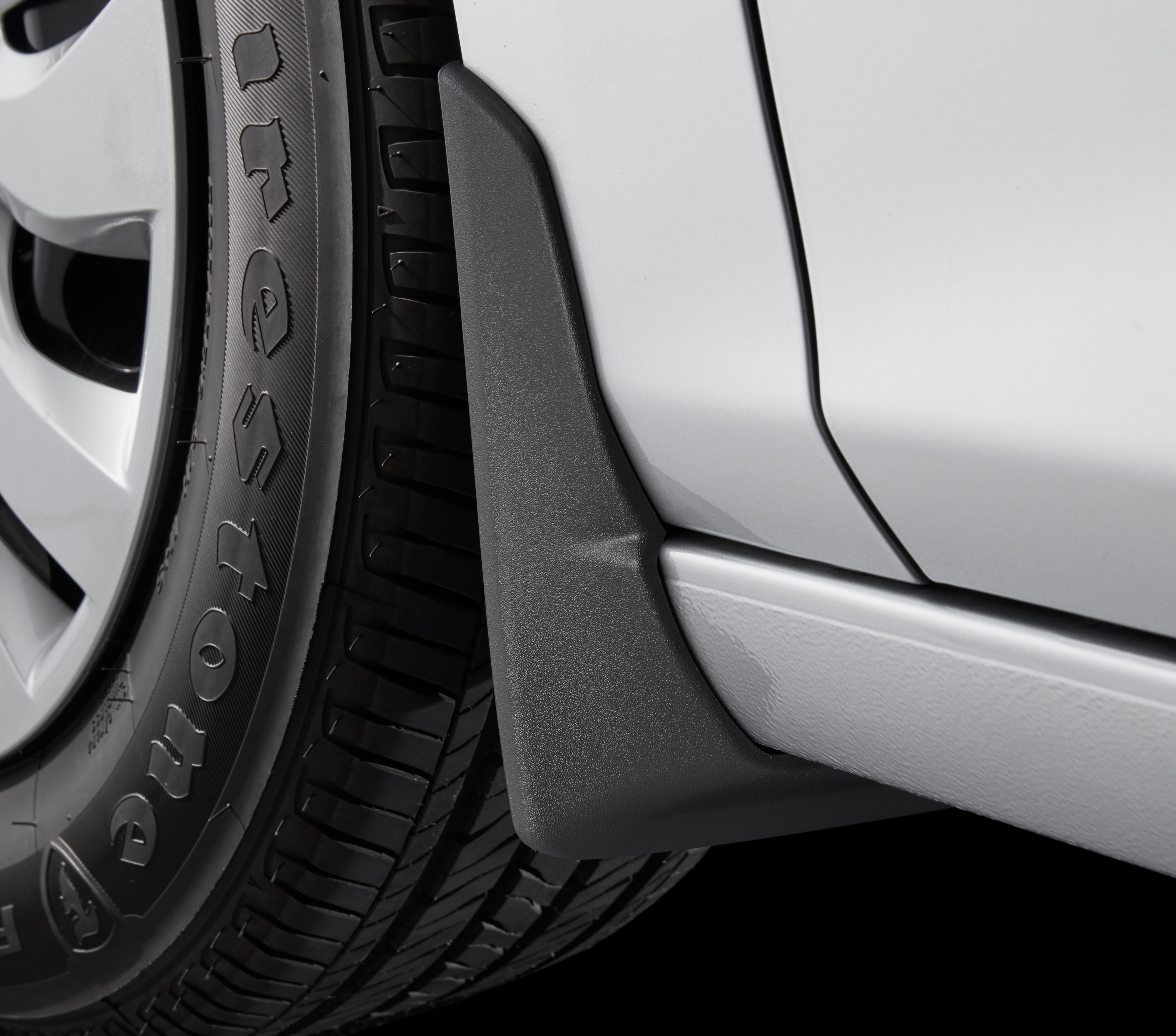 Front Molded Splash Guards in Black