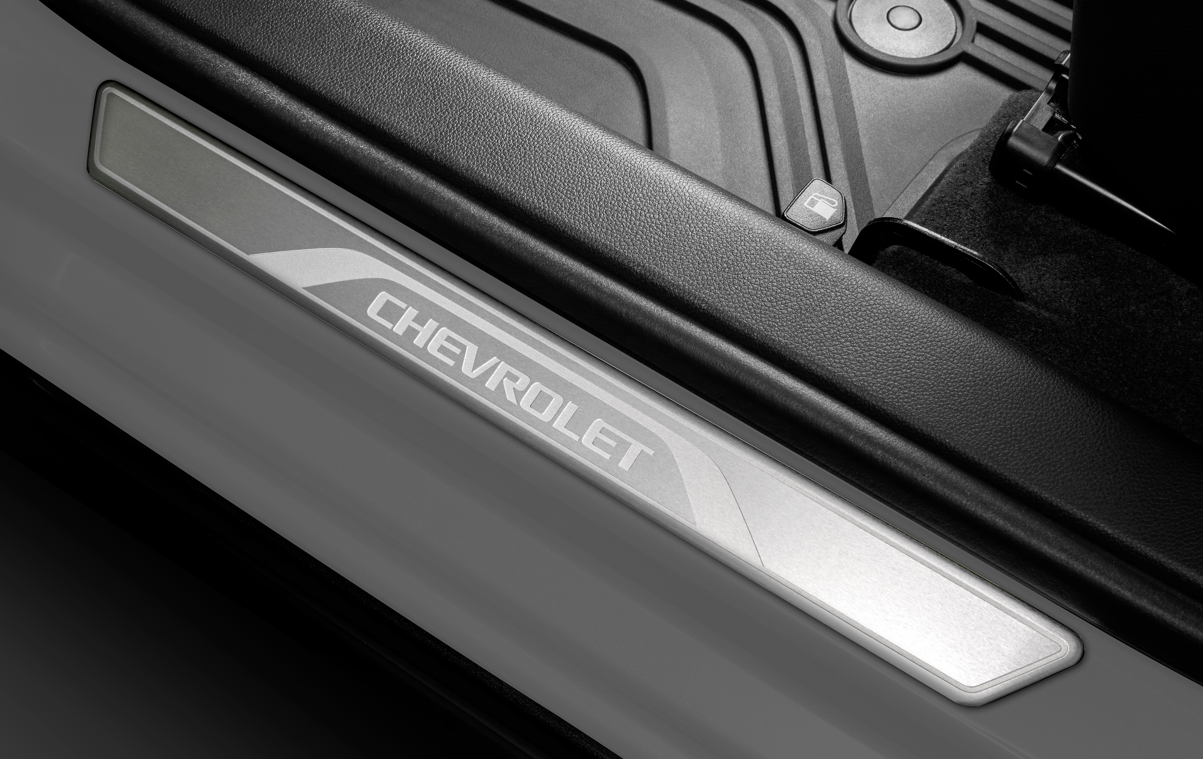Front Door Sill Plates in Aluminum with Chevrolet Script