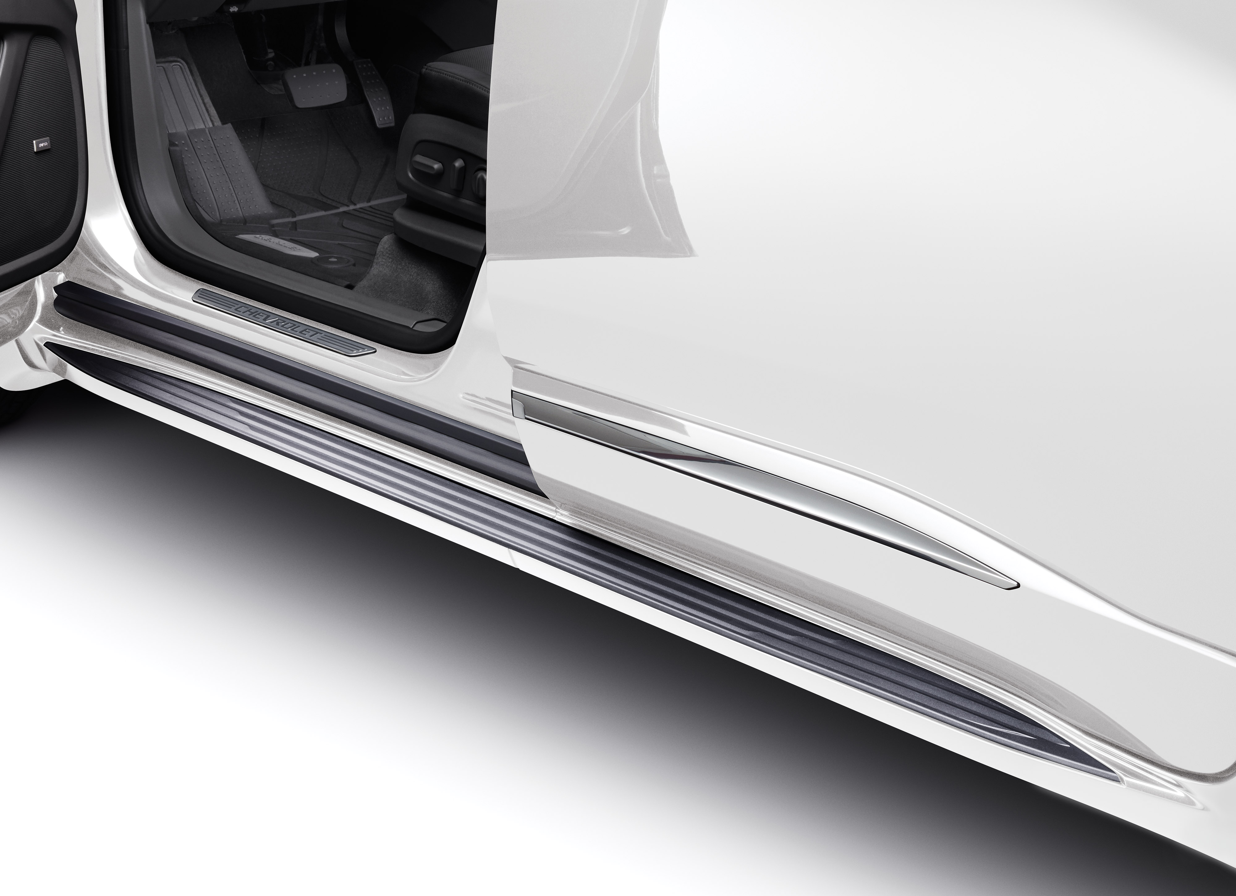 Molded Assist Steps in Summit White