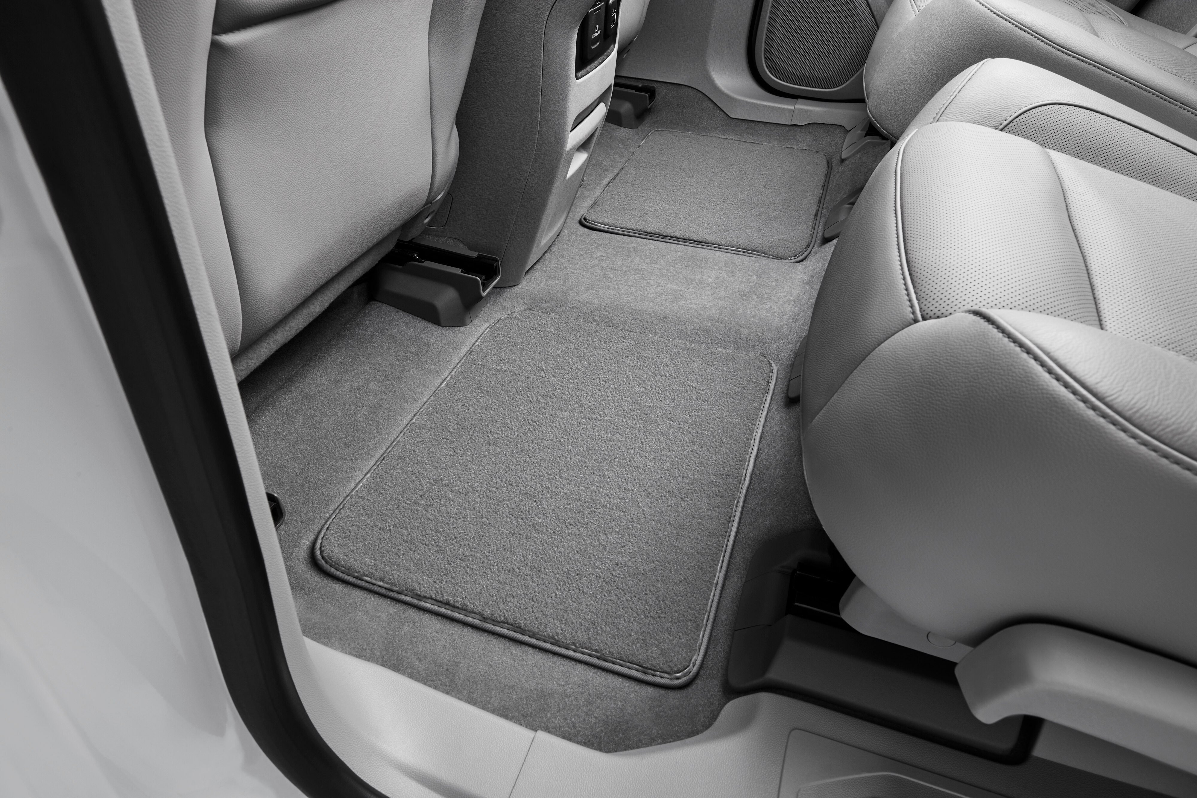 Second-Row Carpeted Floor Mats in Dark Ash Gray