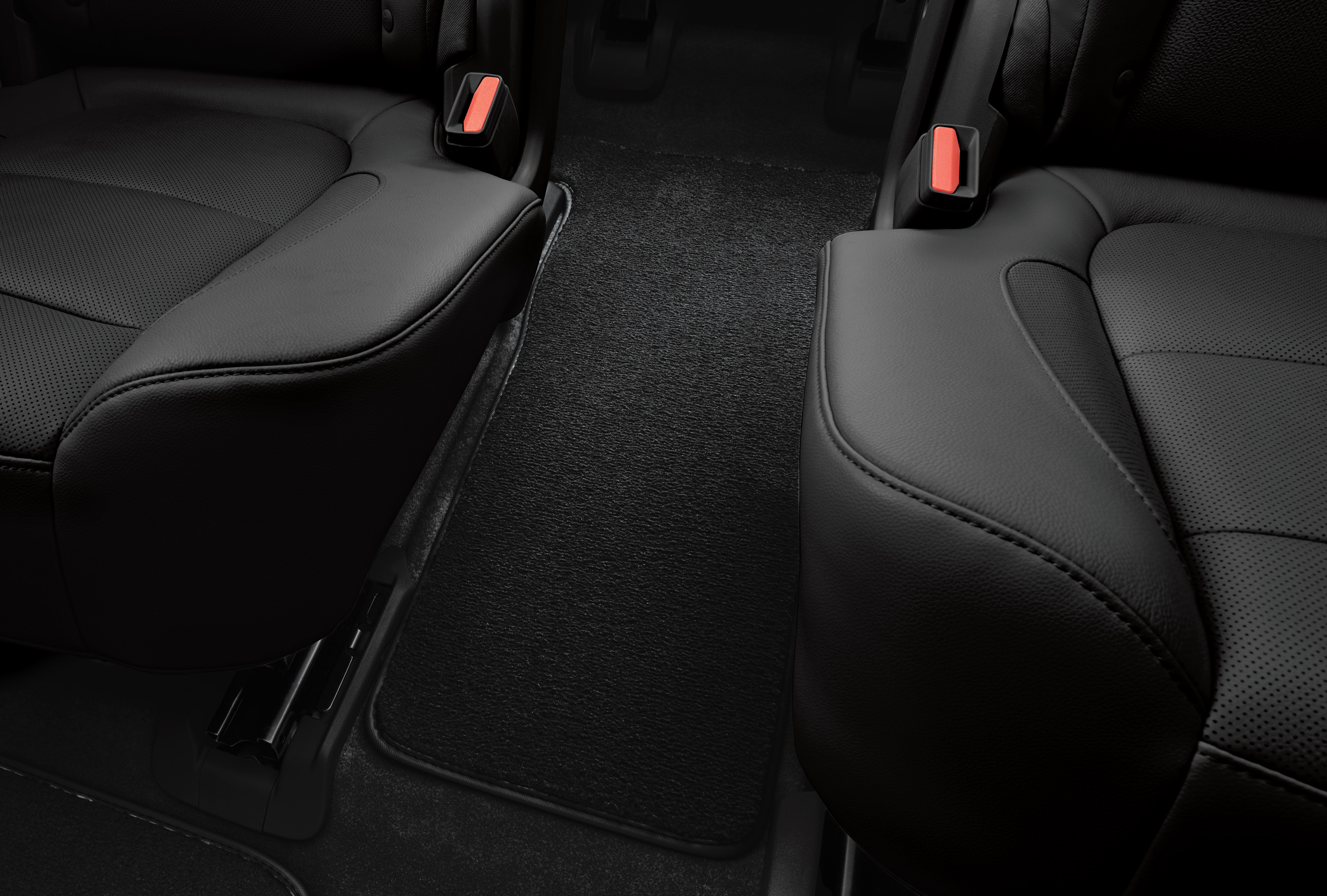 Third-Row One-Piece Carpeted Floor Mat in Jet Black (for Models with Second-Row Captain's Chairs)