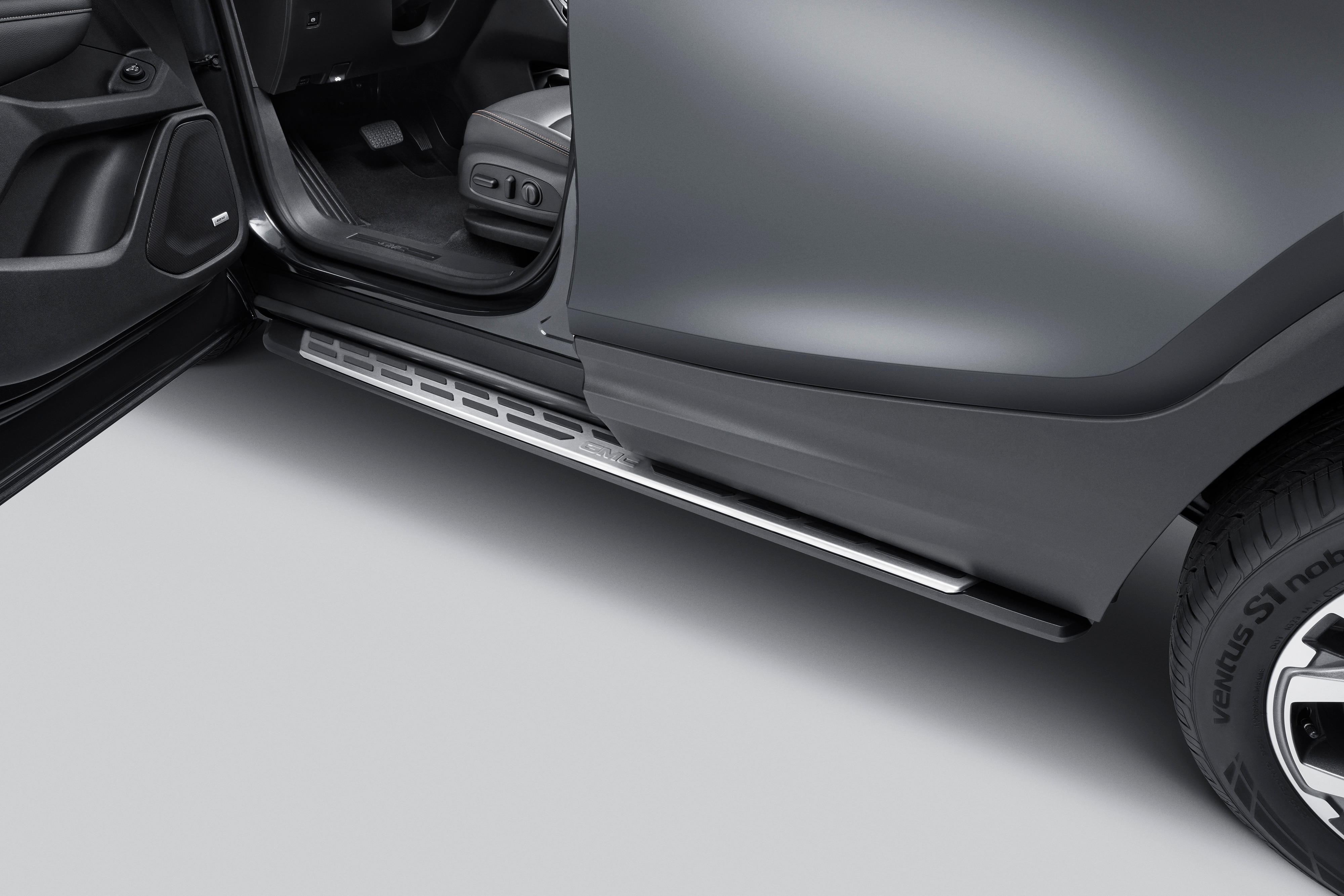 Molded Assist Steps in Black
