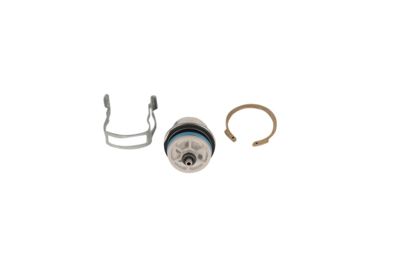 GM Genuine Parts Fuel Injection Pressure Regulator Kit with Regulator and Clips