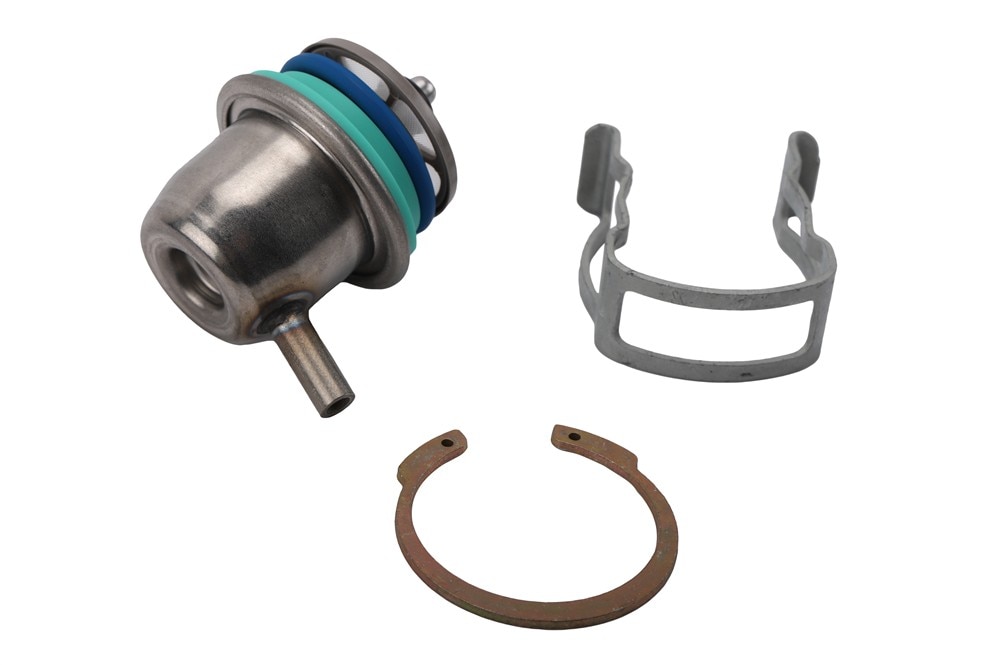 GM Genuine Parts Fuel Injection Pressure Regulator Kit with Clip and Snap Ring
