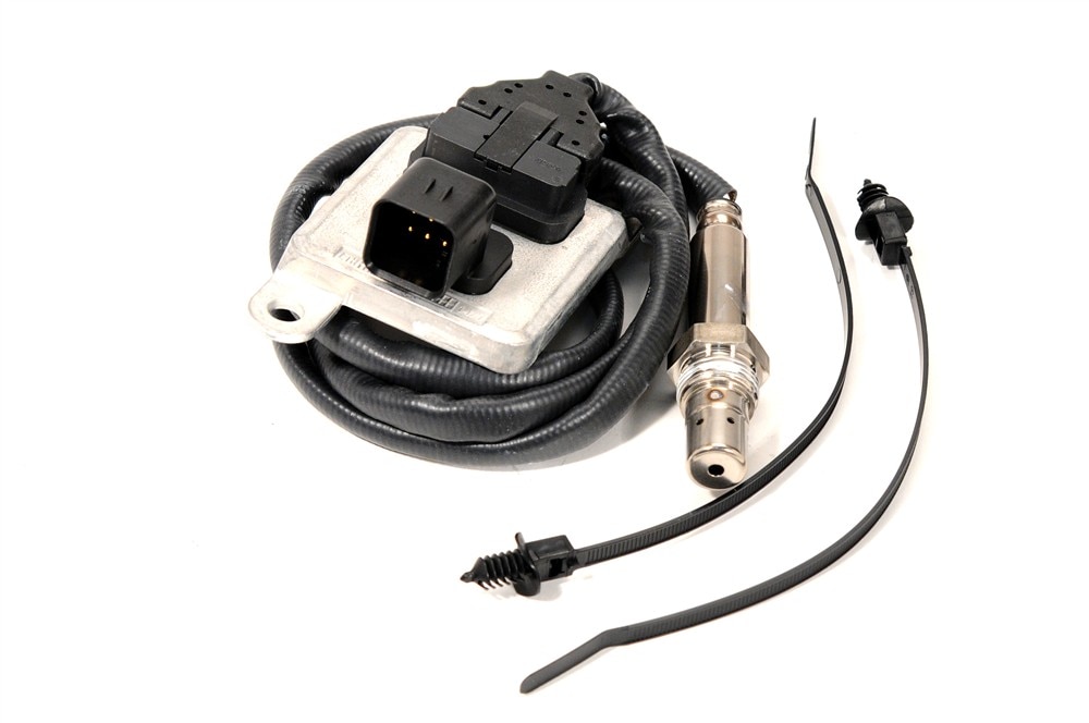 GM Genuine Parts Nitrogen Oxide Sensor with Clips