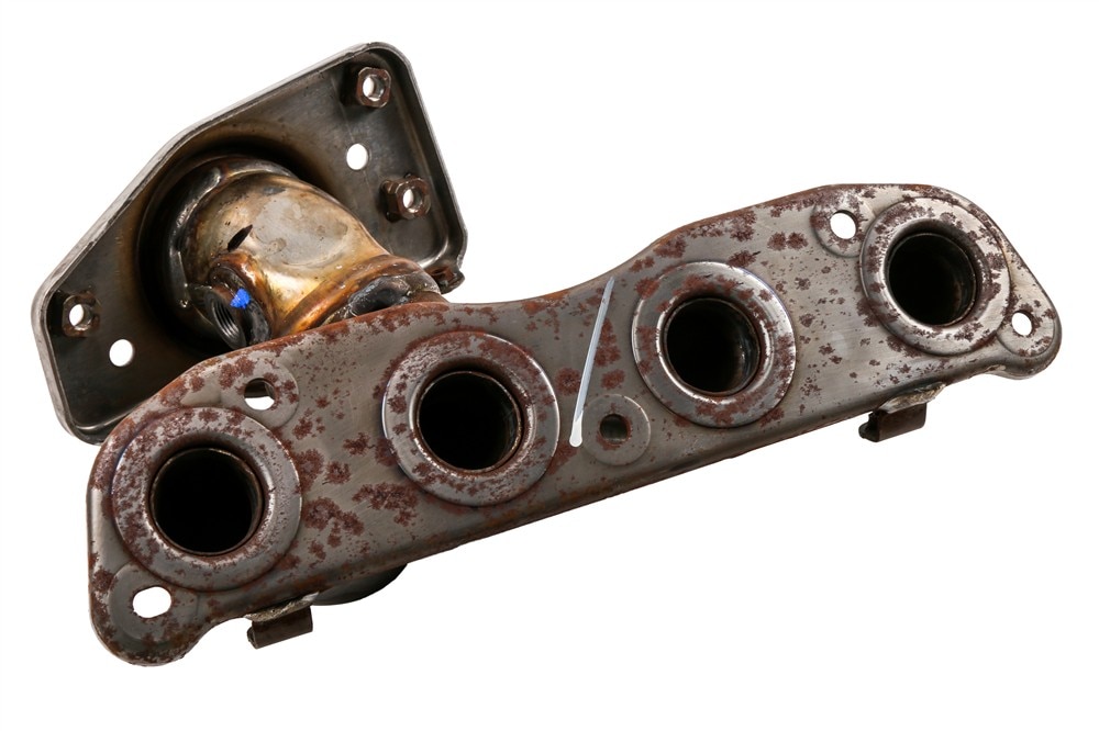 GM Genuine Parts Exhaust Manifold with 3-Way Catalytic Converter
