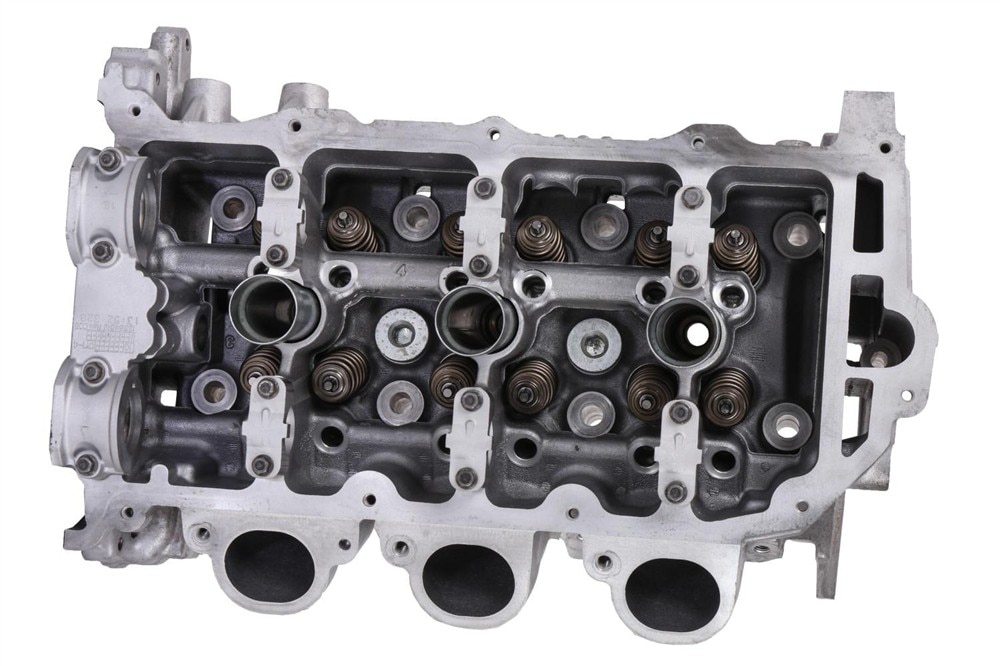 GM Genuine Parts Passenger Side Cylinder Head, Remanufactured