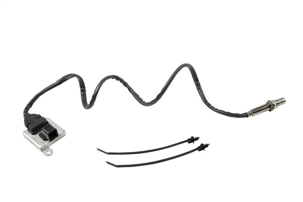 GM Genuine Parts Nitrogen Oxide Sensor with Clips (Programming Required)