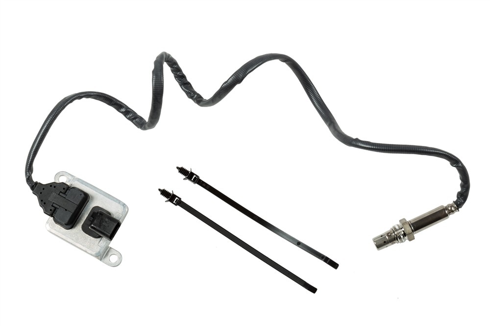 GM Genuine Parts Nitrogen Oxide Sensor with Clips (Programming Required)