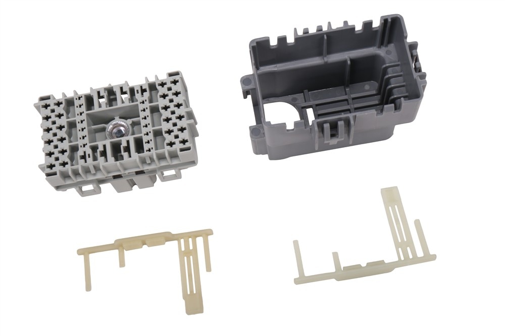 GM Genuine Parts Engine Wiring Harness Connector