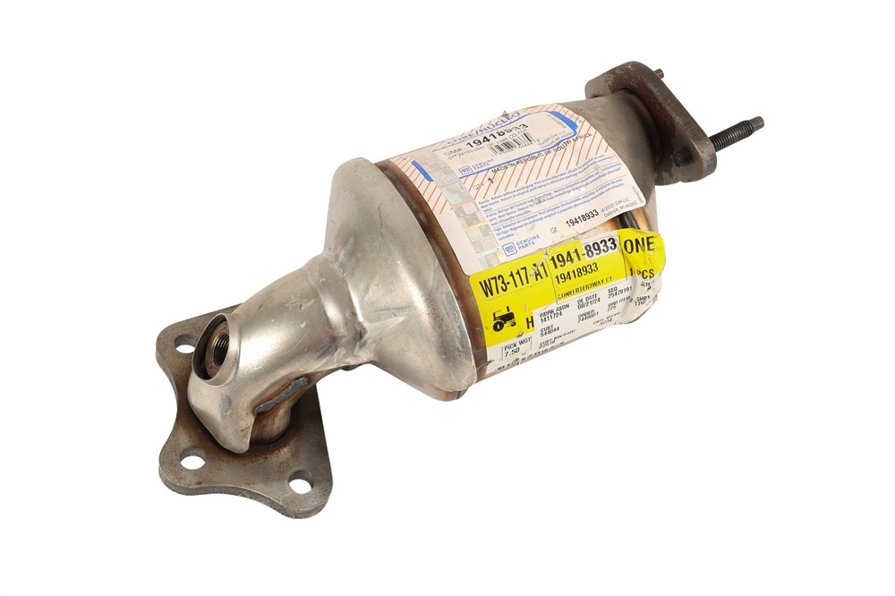 GM Genuine Parts Three-Way Catalytic Converter Kit with Rear Exhaust Manifold Pipe