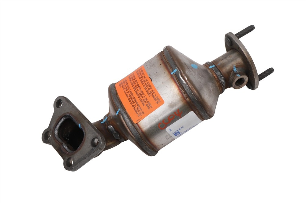 GM Genuine Parts Passenger Side 3-Way Catalytic Converter Kit with Exhaust Pipe
