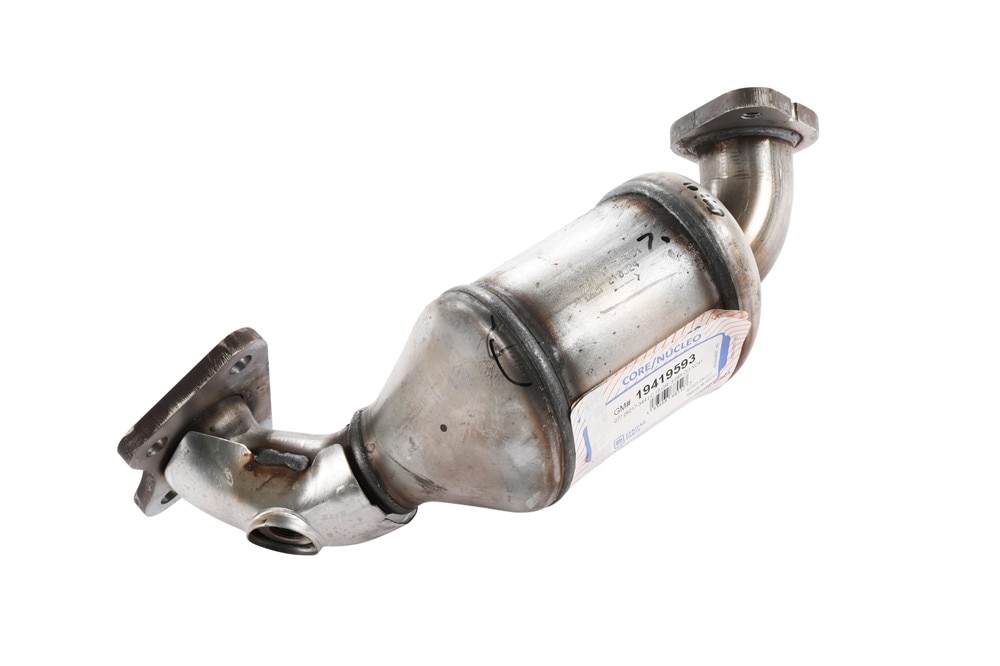 GM Genuine Parts Three-Way Catalytic Converter Kit with Front Exhaust Manifold Pipe