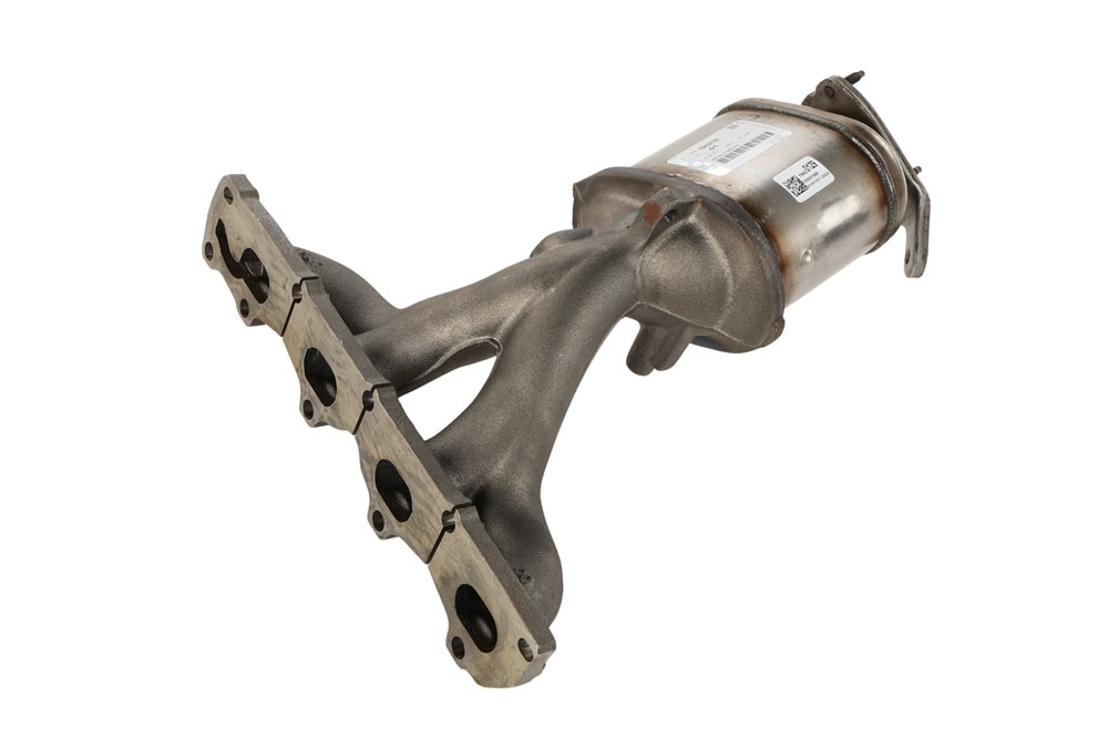 GM Genuine Parts Exhaust Manifold Kit with Three-Way Catalytic Converter