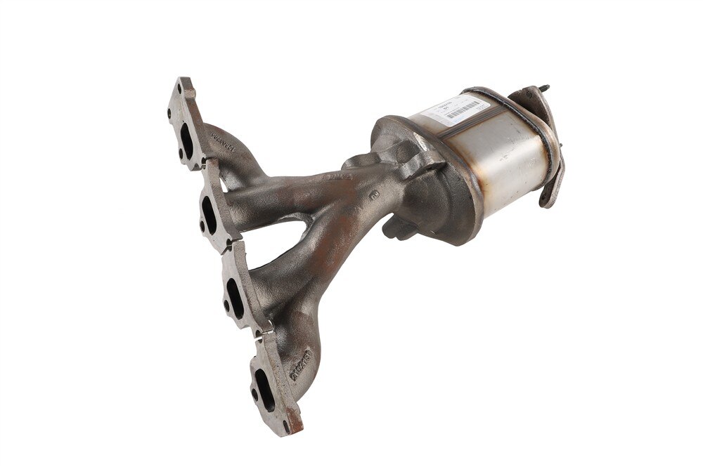 GM Genuine Parts Exhaust Manifold Kit with Three-Way Catalytic Converter