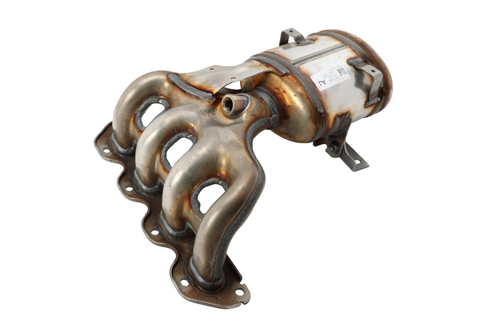 GM Genuine Parts Exhaust Manifold Kit with Three-Way Catalytic Converter