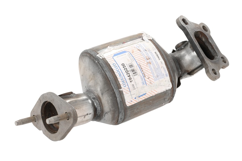 GM Genuine Parts Three-Way Catalytic Converter with Rear Exhaust Manifold Pipe