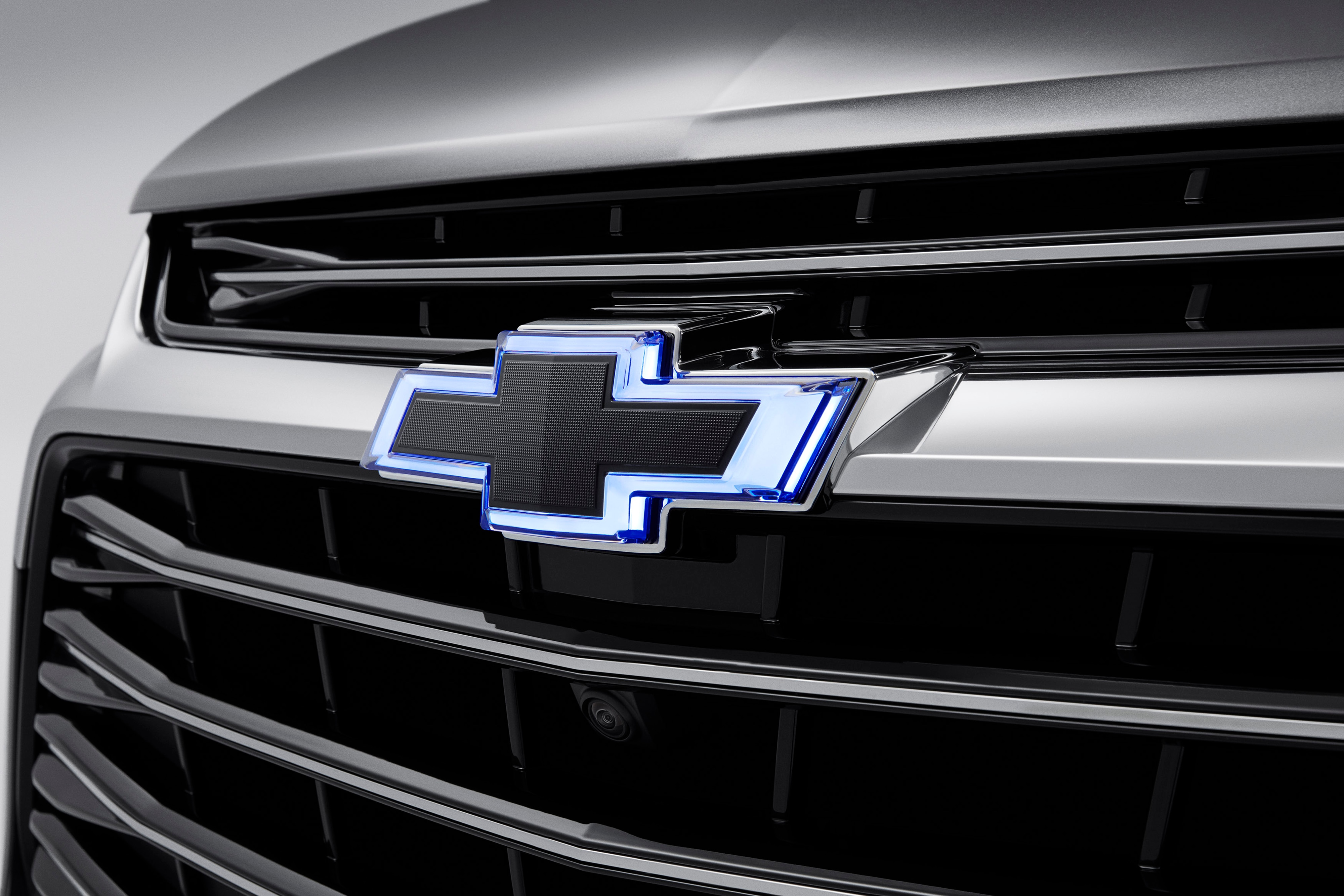 Illuminated Bowtie Emblem in Black (for vehicles with Multi-Flex tailgate)