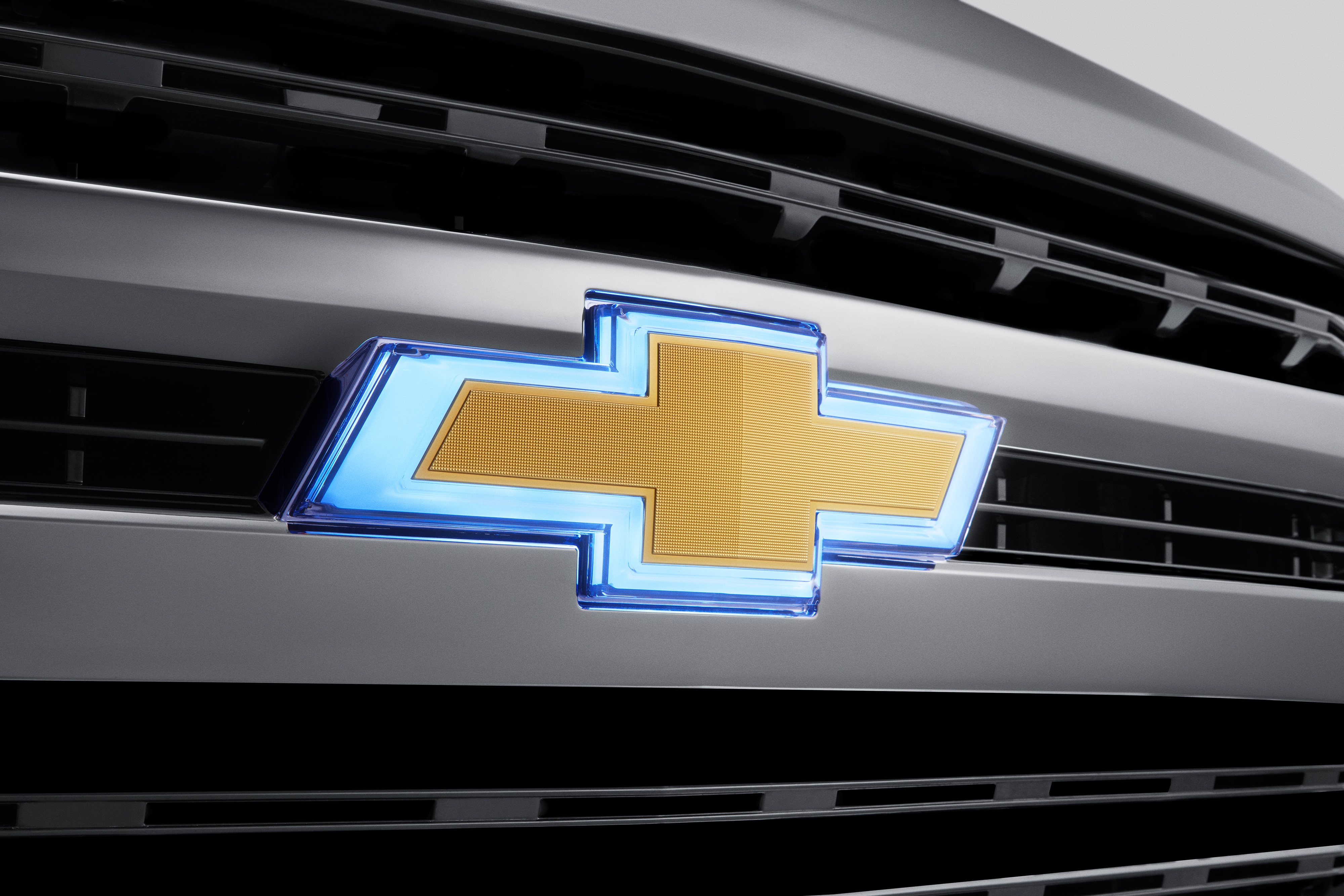 Front Illuminated Bowtie Emblem in Gold
