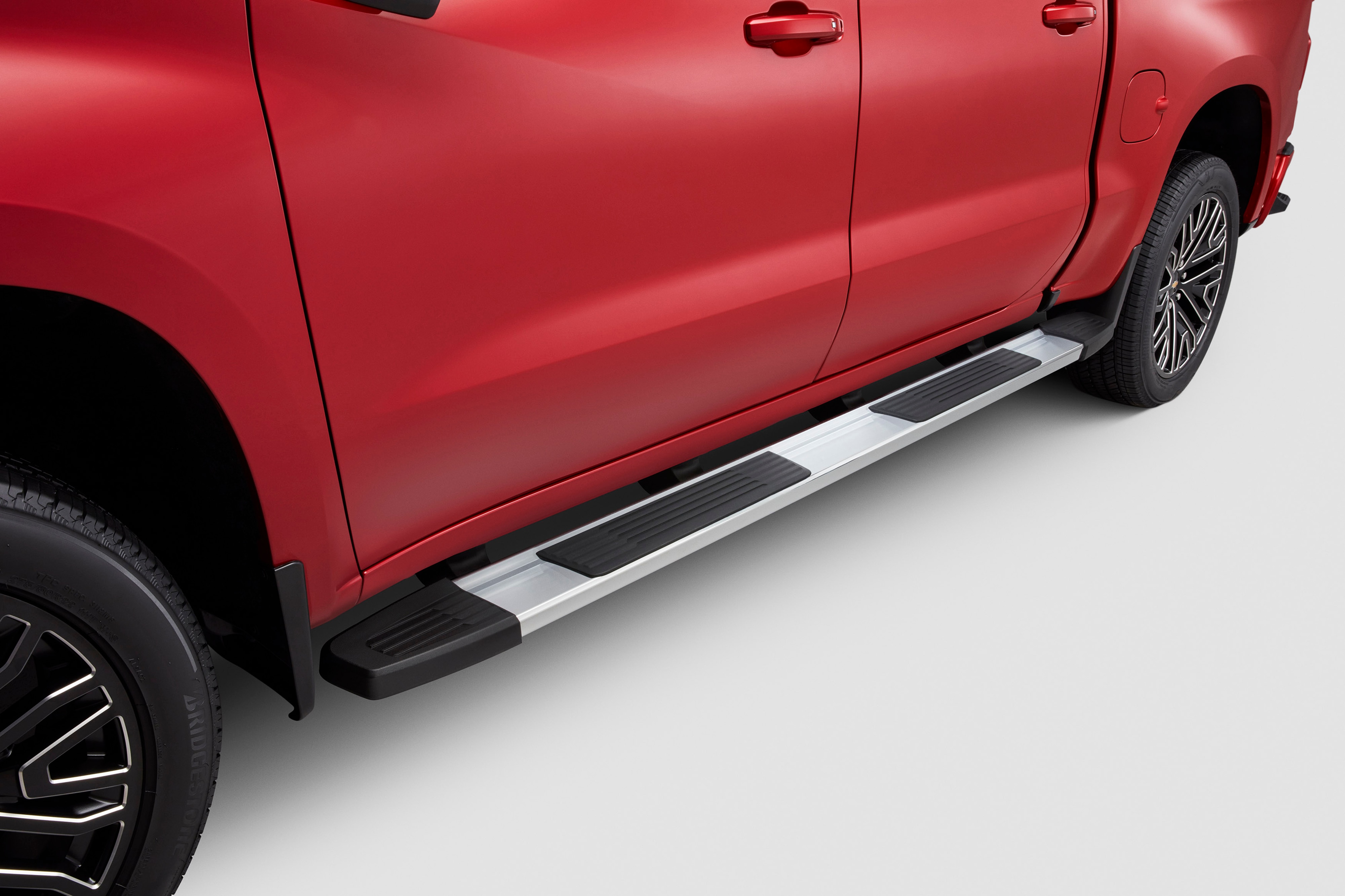 Crew Cab Standard Bed 6-Inch Rectangular Wheel-to-Wheel Assist Steps in Chrome