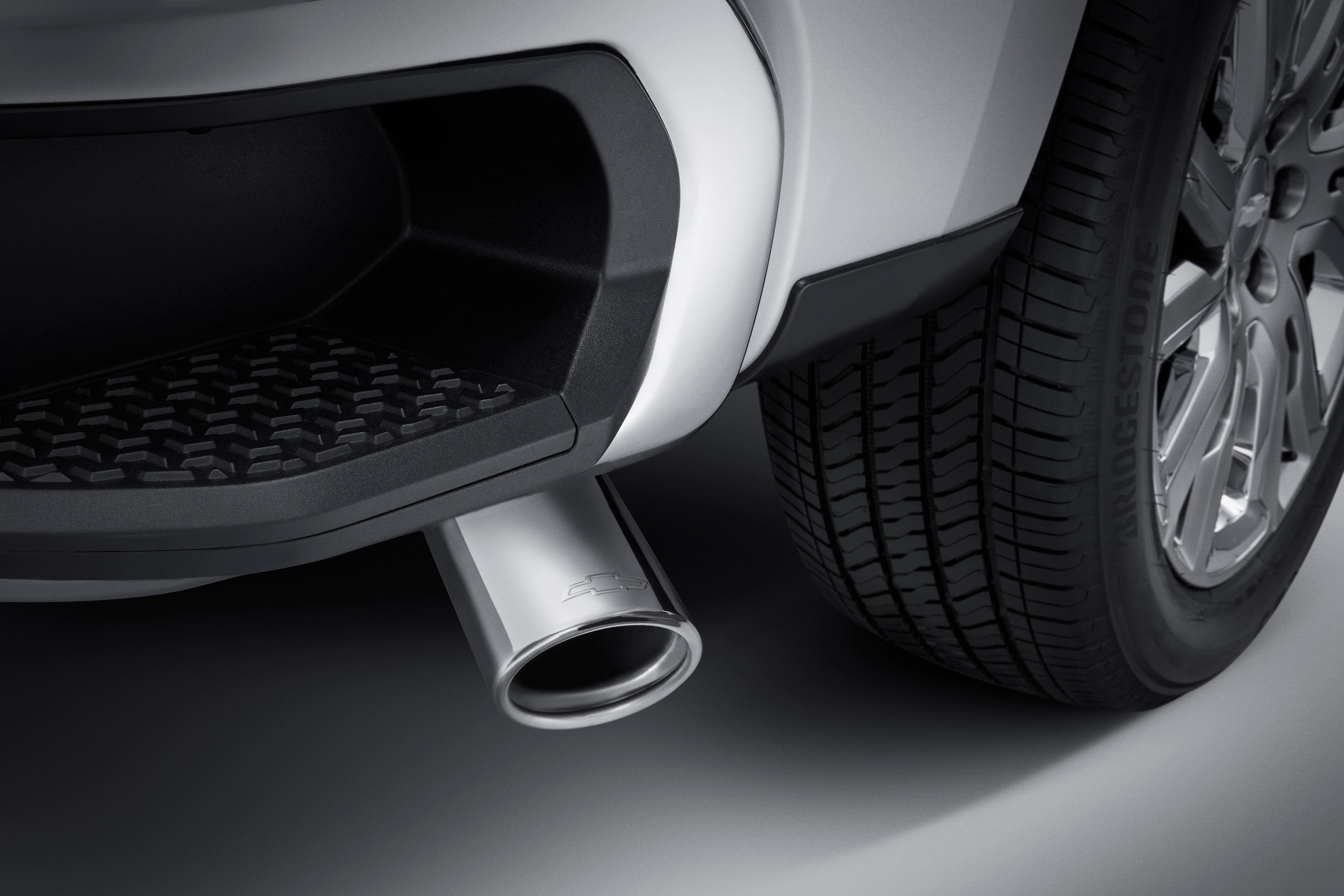 4.3L or 5.3L Polished Stainless Steel Single Outlet Exhaust Tip with Bowtie Logo