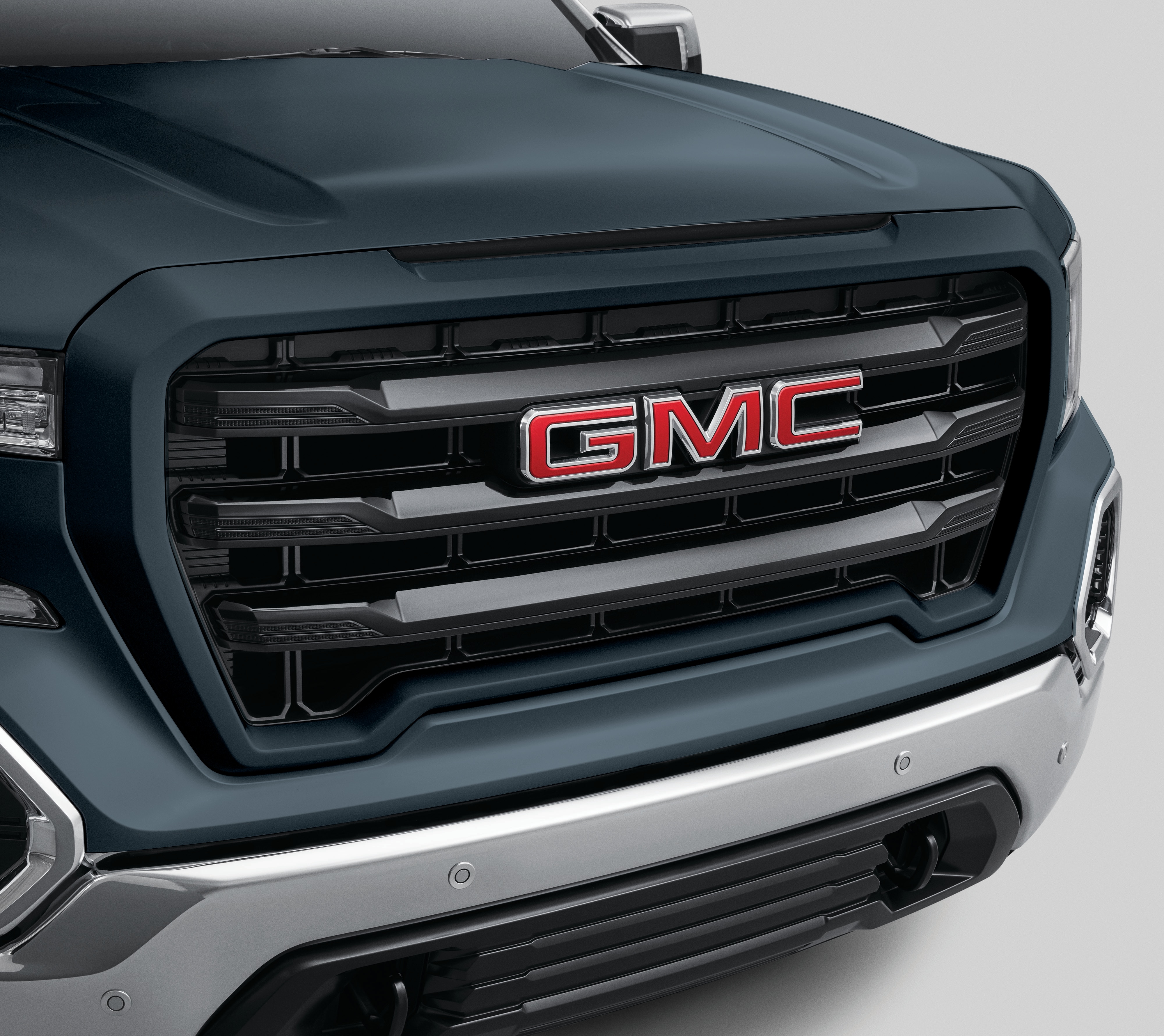 Grille in Black with Dark Sky Metallic Surround and GMC Logo (For Vehicles Without HD Surround Vision Camera)