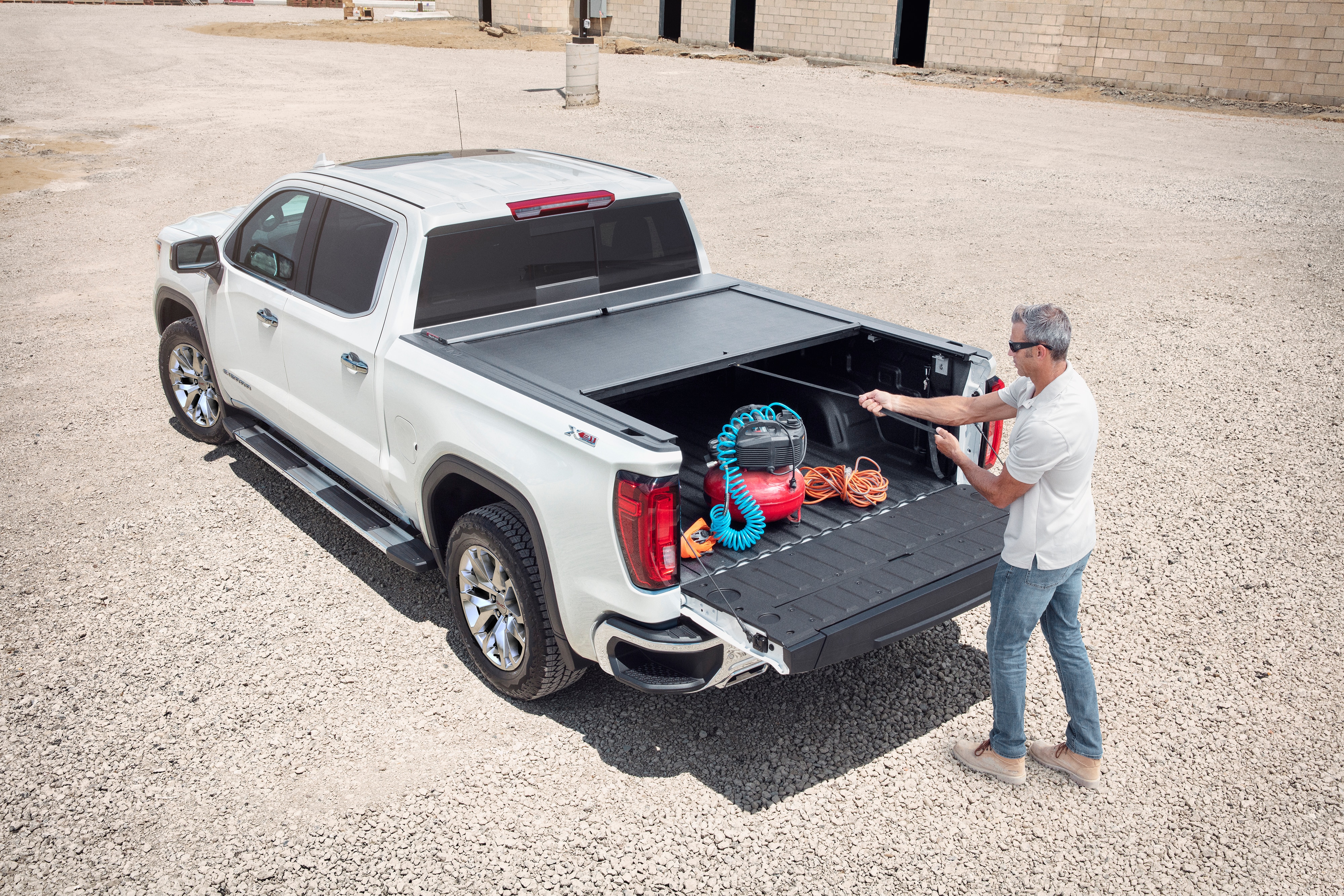 Standard Bed Retractable Truck Bed Cover in Black by Advantage® - Associated Accessories