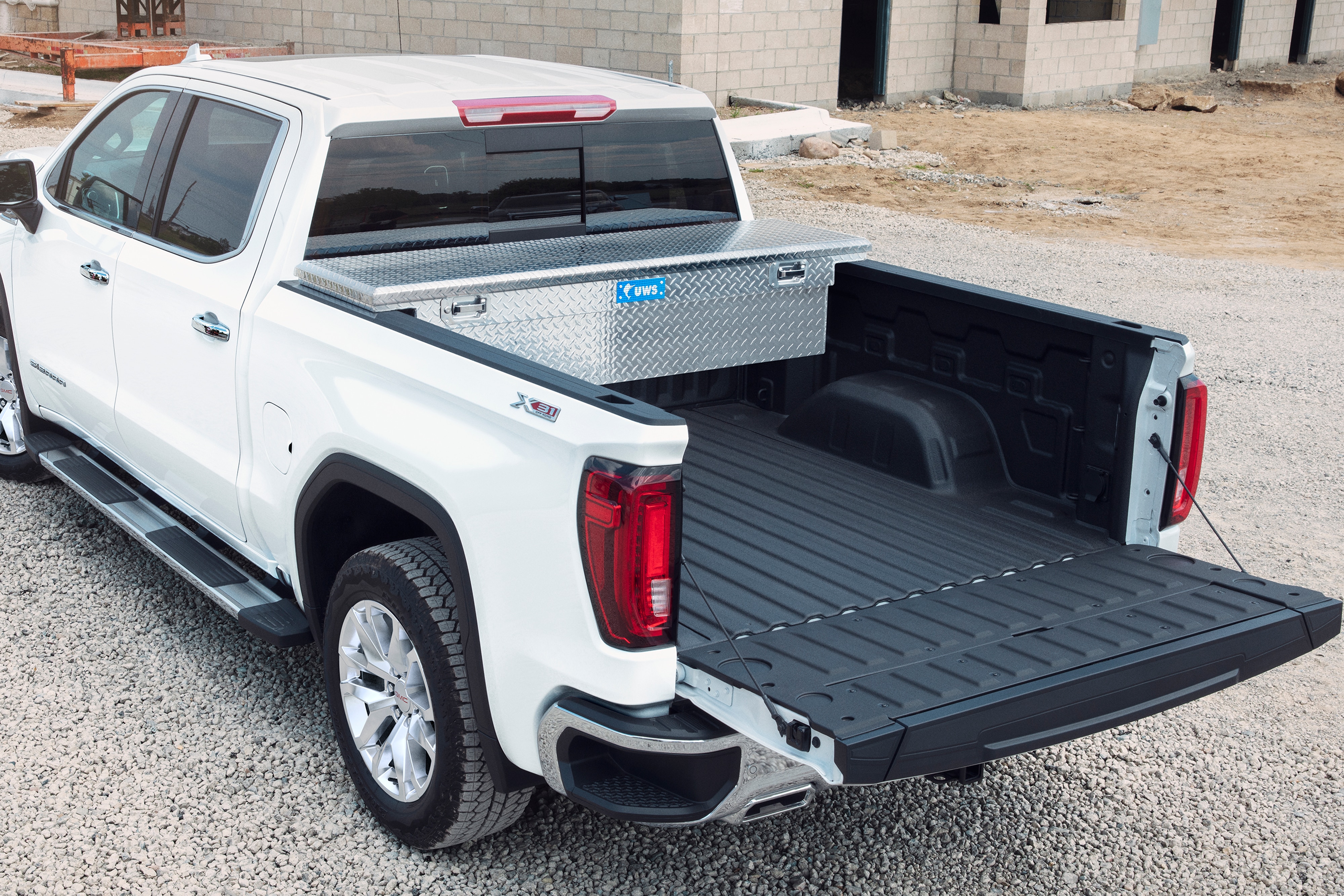Cross Bed Single Lid Crossover Aluminum Tool Box with Pull Handles in Bright Chrome by UWS® - Associated Accessories